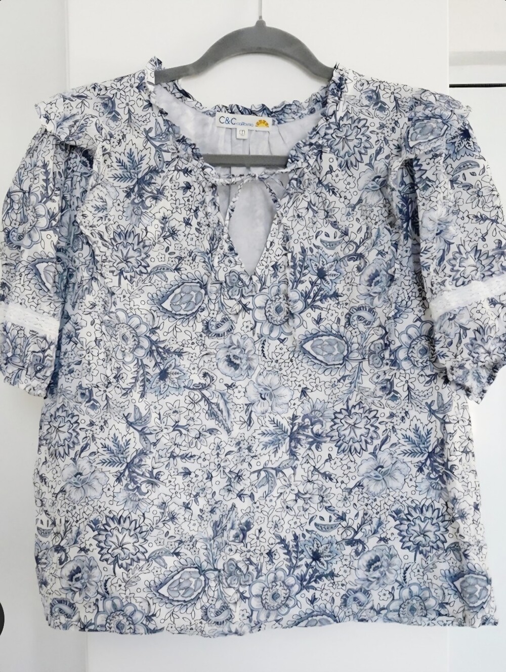 C&C California White Blouse with Blue Floral Print and Tie Neck